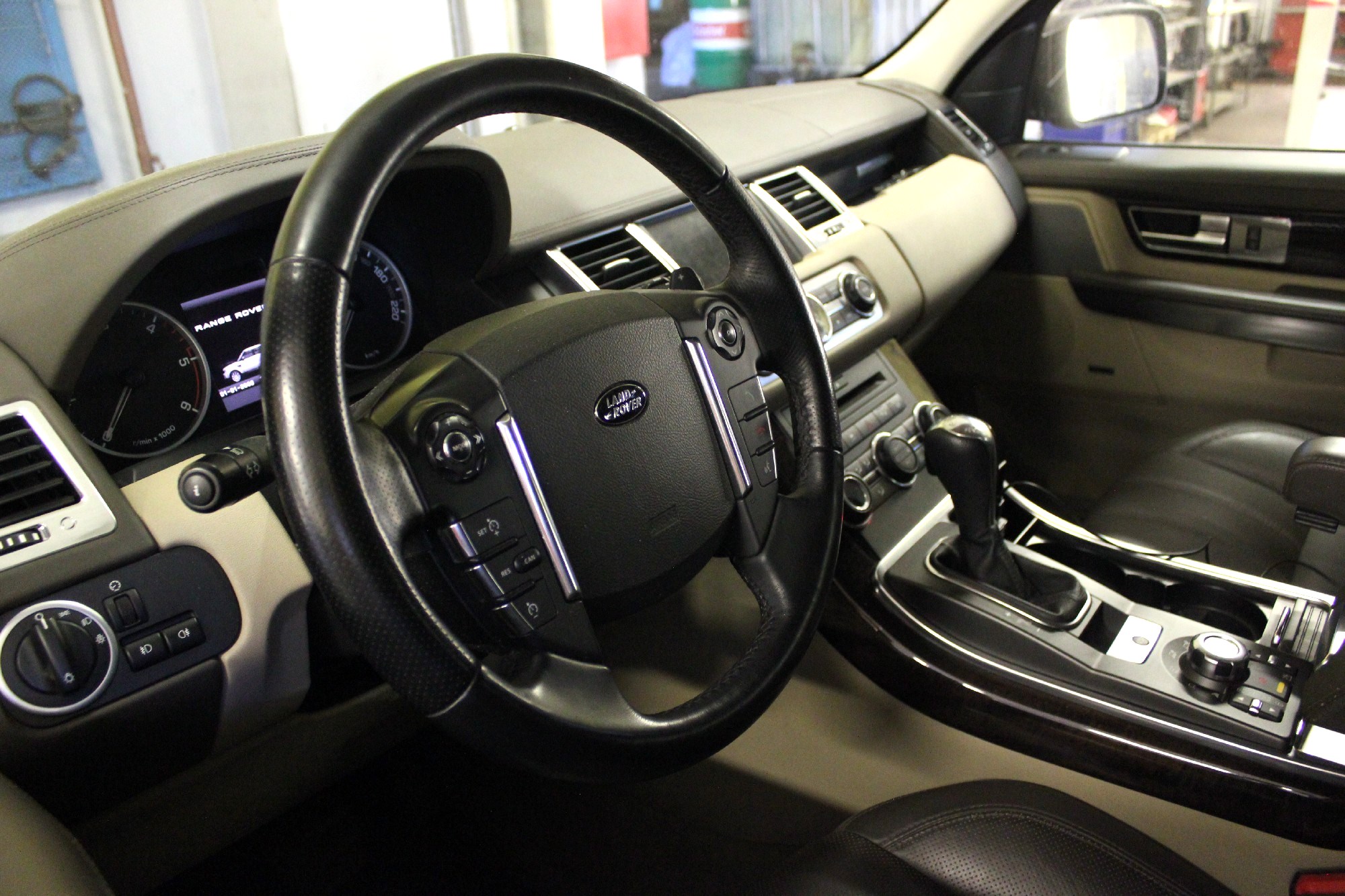 салон Рендж Ровера