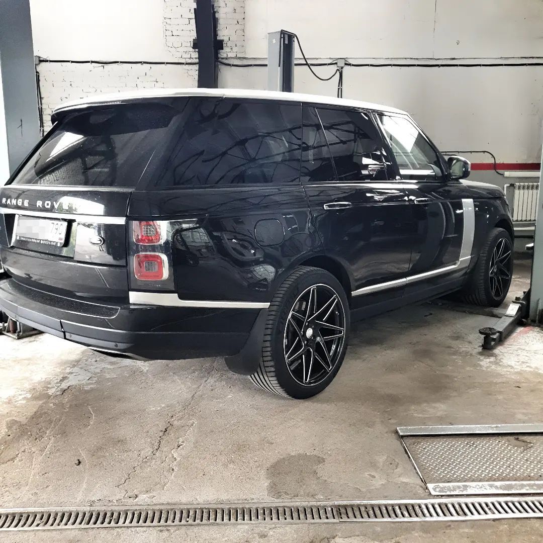 Рендж Ровер в автосервисе