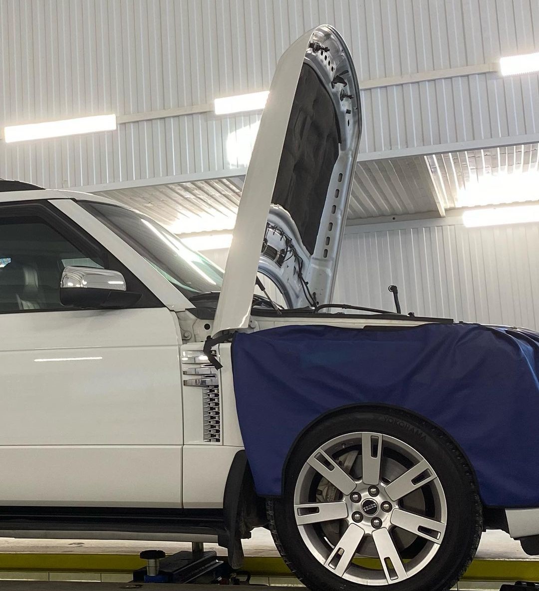 Рендж Ровер в автосервисе