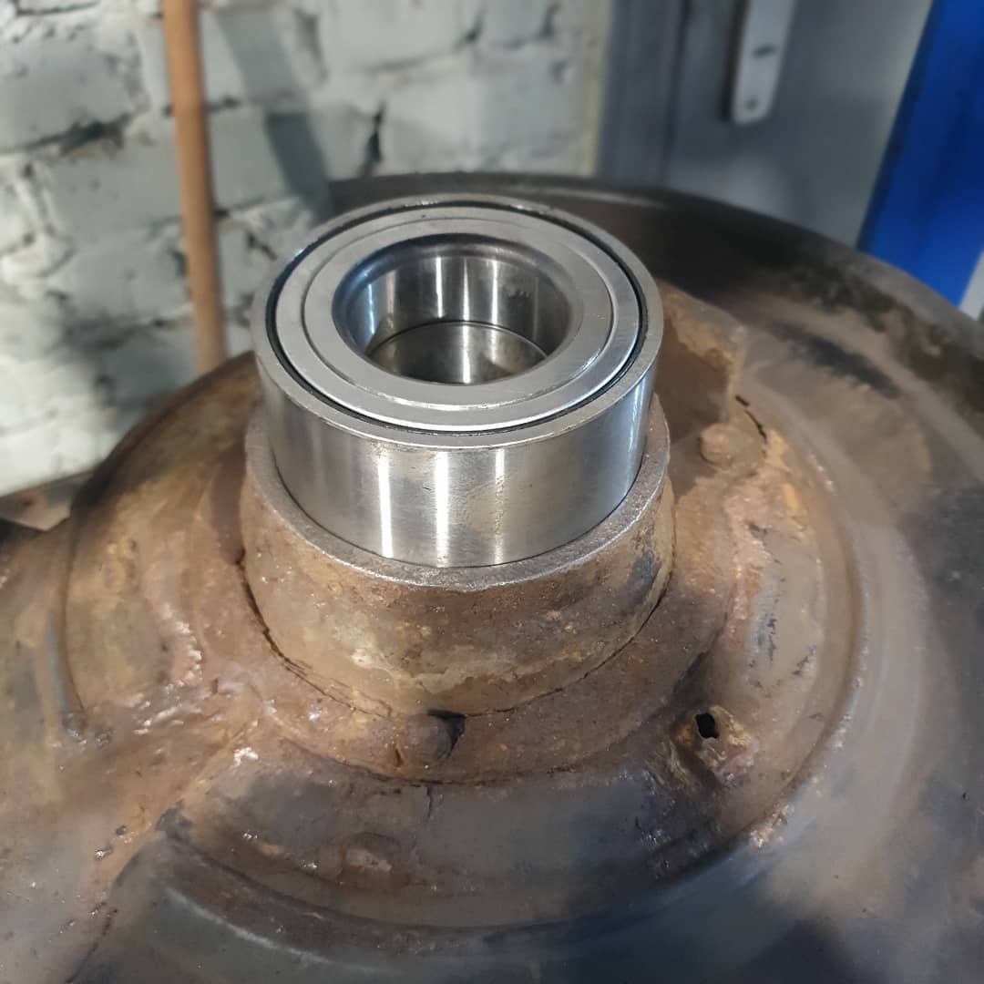 Замена заднего ступичного подшипника Рендж Ровер